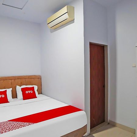 Oyo 92342 Hotel Batik Traveller Medan Exterior photo
