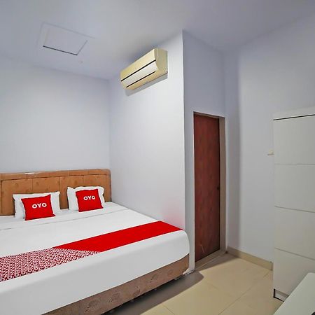 Oyo 92342 Hotel Batik Traveller Medan Exterior photo