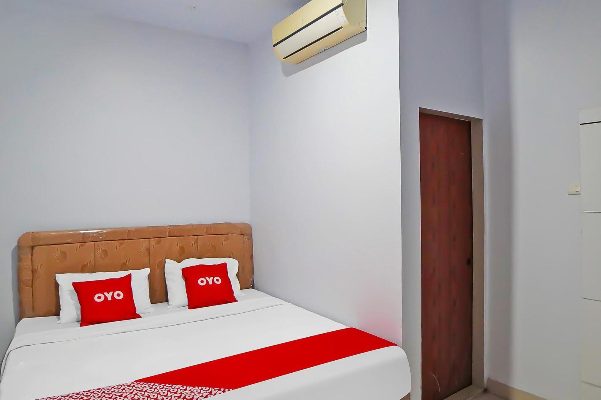 Oyo 92342 Hotel Batik Traveller Medan Exterior photo