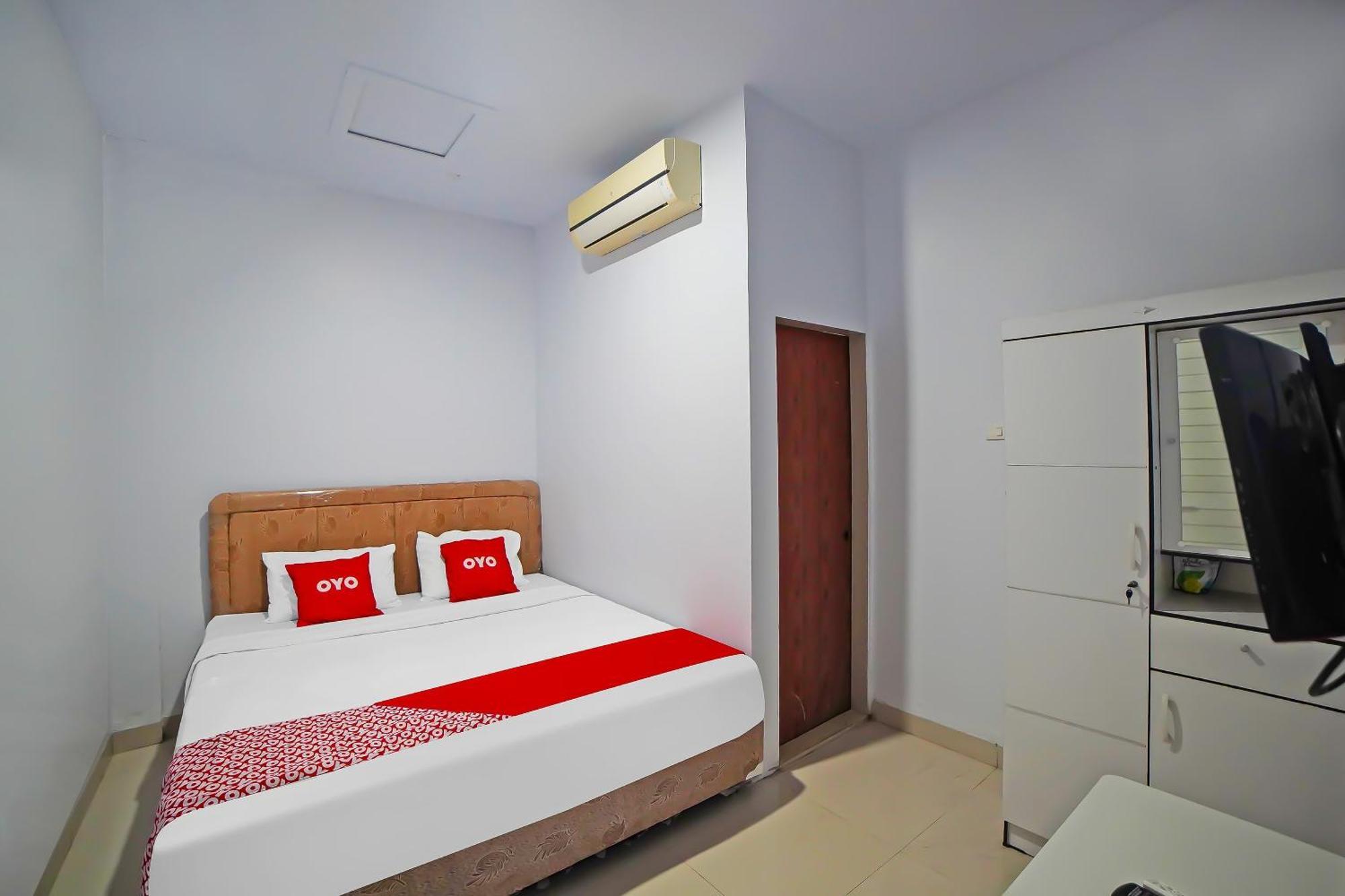 Oyo 92342 Hotel Batik Traveller Medan Exterior photo